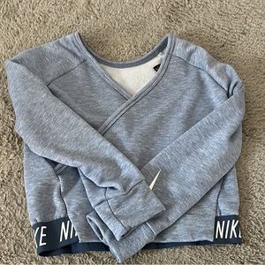 Cropped nike sweatshirt.. Large kids